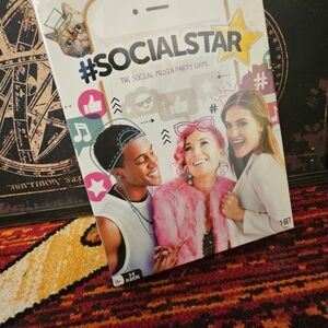 Social Star Party Game - Pink Edition
